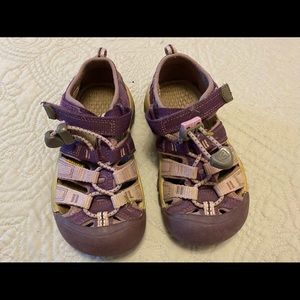 Keen little girls size 10 purple shoe
